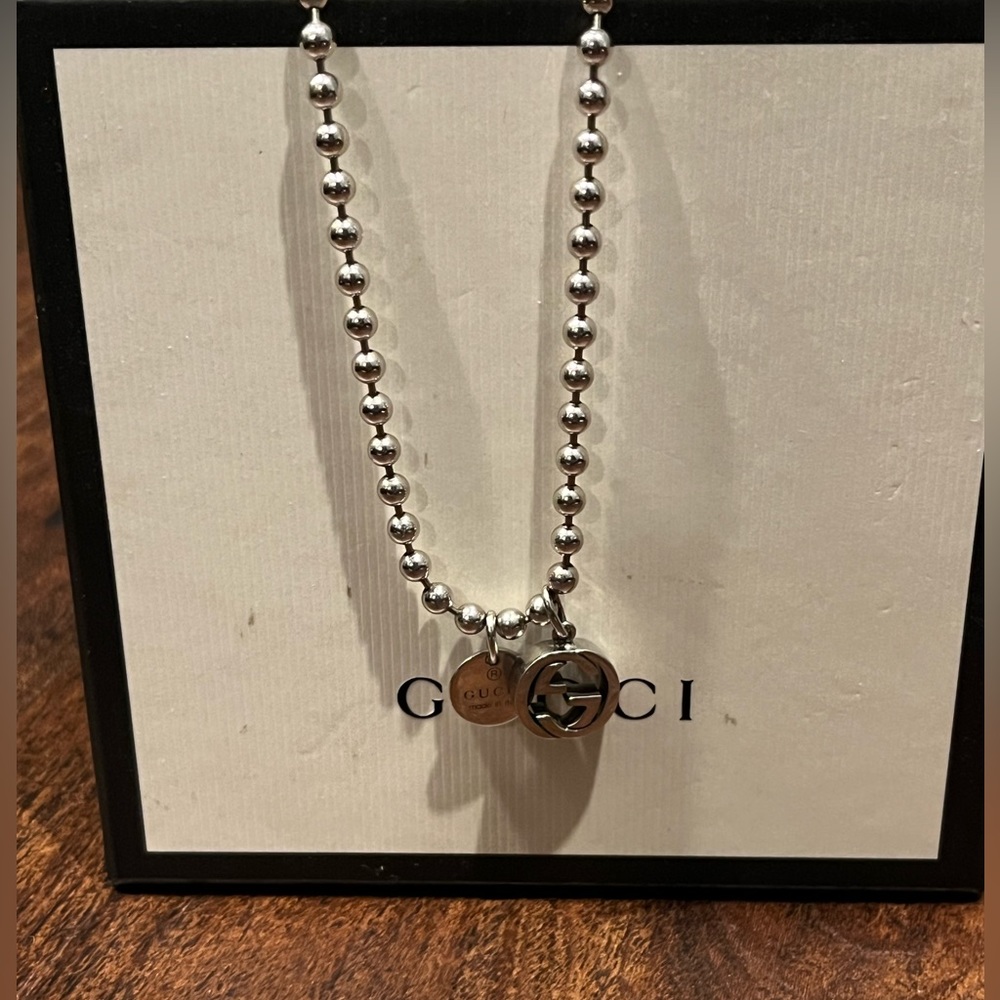 Gucci double g silver necklace